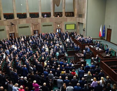 Miniatura: Wybory samorządowe przesunięte. Sejm...
