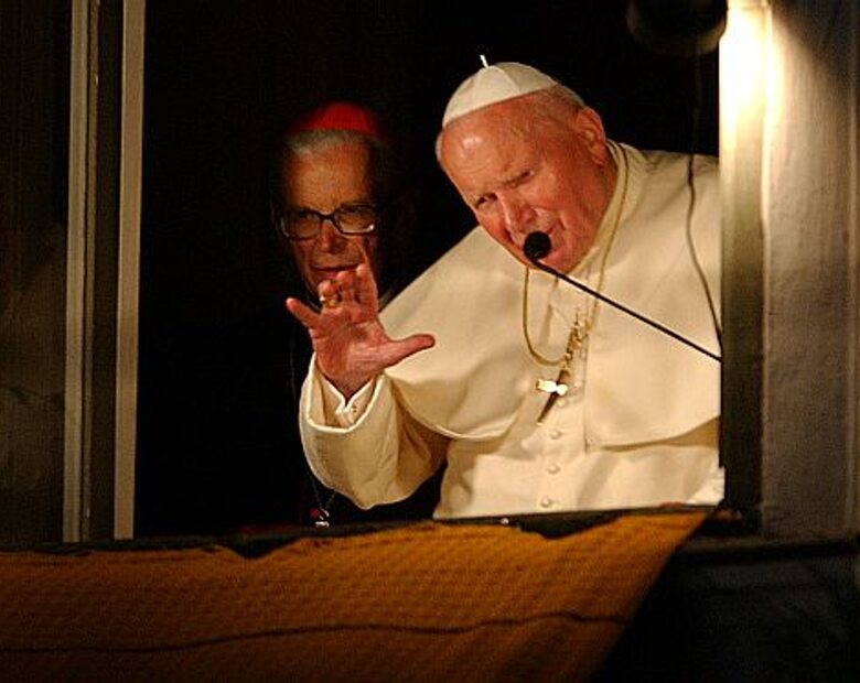 Miniatura: Relikwie Jana Pawła II trafią do Gniezna