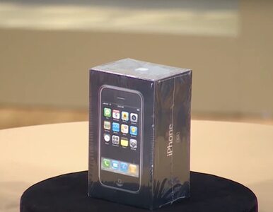Miniatura: Pierwszy iPhone trafi na aukcję....