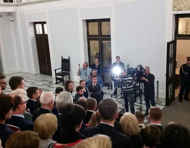 Miniatura: PO i PSL opuszczają Sejm przed głosowaniem...