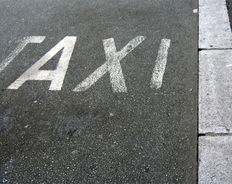 Miniatura: Taksówkarze nie chcą konkurencji, grożą...
