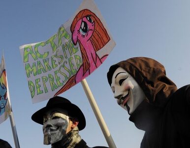 Miniatura: Anonymous apeluje do Czechów: bierzcie...