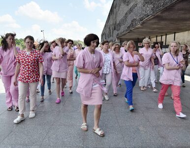 Miniatura: Pielęgniarki poparły protest lekarzy...