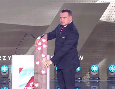 Miniatura: Dominik Tarczyński z deską na konwencji...