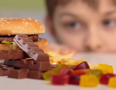 Miniatura: Polskie dzieci jedzą śmieci