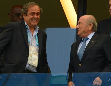 Miniatura: Sepp Blatter i Michel Platini staną przed...