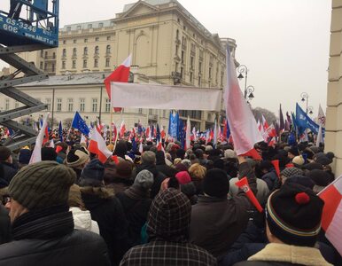 Miniatura: Demonstracje w Warszawie. Tłum skanduje:...