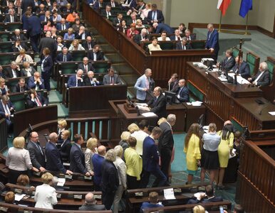 Miniatura: NA ŻYWO: Sejm przyjął ustawę o SN,...