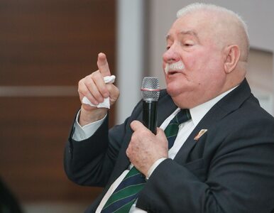 Miniatura: Lech Wałęsa zwraca się ze szczególnym...