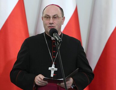 Miniatura: Prymas Polski apeluje, by odwołać msze i...