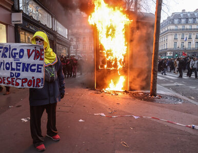Miniatura: Francuzi protestują. Podpalony ratusz w...