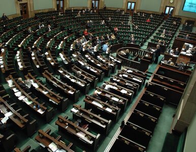 Miniatura: Sejm zajmuje się wnioskiem o Trybunał...