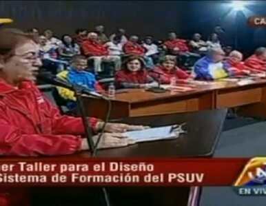 Miniatura: Na zjeździe partii modlili się do... Chaveza
