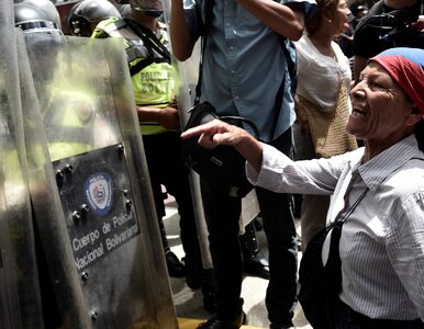 Miniatura: Wenezuela: Ludzie głodują, a rząd odrzuca...