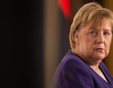 Miniatura: Merkel kolejny raz tłumaczy się z rozmowy...