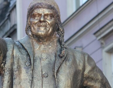 Miniatura: „Złoty Donek” przed siedzibą rady miasta w...