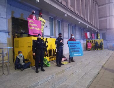 Miniatura: Blokada przed Ministerstwem Aktywów...