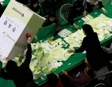 Miniatura: Wybory w Korei Południowej: rywale idą łeb...