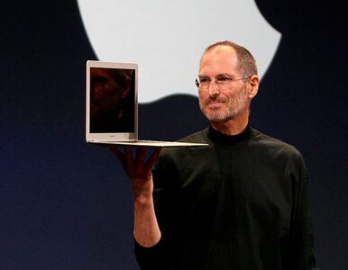 Miniatura: Gigantyczny iPhone. Steve Jobs uczczony...