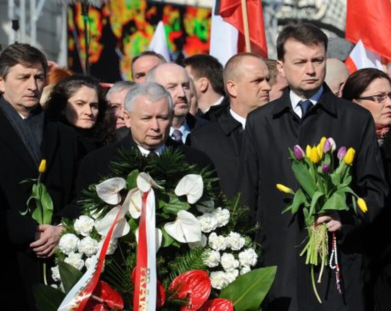 Miniatura: "Rządzący chcą zabić prawdę o Smoleńsku"....