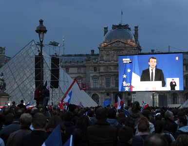 Miniatura: Macron do zebranych przed Luwrem: Pogodzę...