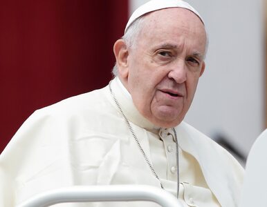 Miniatura: Papież Franciszek bez „niebieskiego...