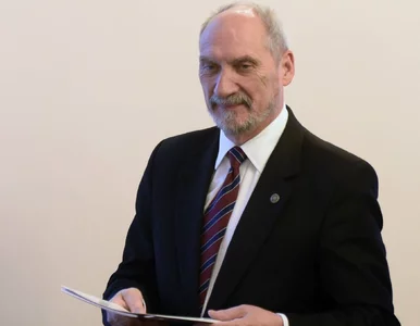 Miniatura: Macierewicz przedstawił nadużycia w...