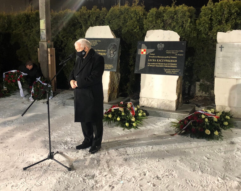 Miniatura: Jarosław Kaczyński chciał uczcić zmarłą...