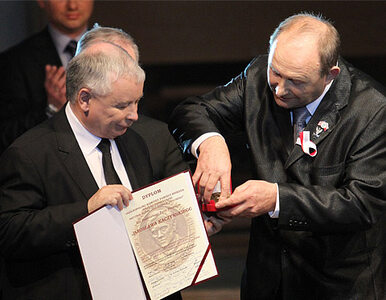 Miniatura: Kaczyński dostał medal. "Pokażę go mamie i...