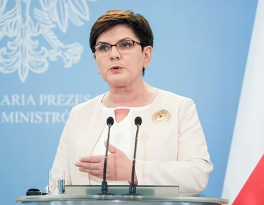 Miniatura: Szydło dostaje prezenty od polityków i...