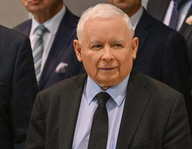 Jarosław Kaczyński przepraszał i tłumaczył się z „ustawianych pytań”....