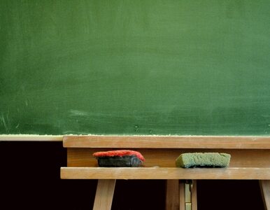 Miniatura: Szkoły zwalniają nauczycieli, rodzice chcą...