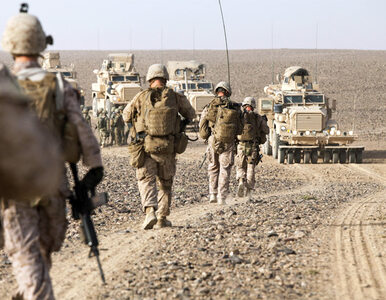 Miniatura: David Cameron w Afganistanie obiecał...
