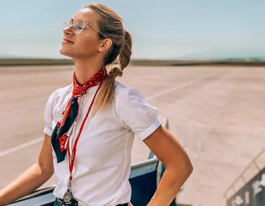 Miniatura: Kulisy pracy stewardessy. „Niektórzy robią...