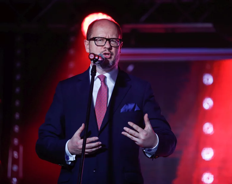 Miniatura: Paweł Adamowicz dźgnięty nożem na scenie...