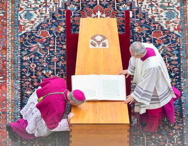 Miniatura: Tłumy na pogrzebie Benedykta XVI. Papież...