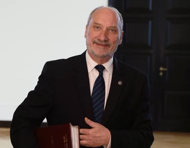 Miniatura: Macierewicz przeprasza powstańców za...