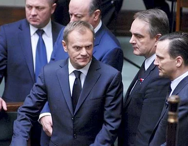 Miniatura: Tusk grzmi i oskarża Schetynę o gorszy...