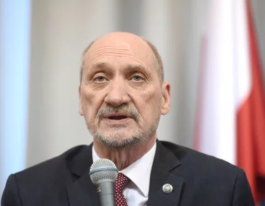 Miniatura: Biografia zakazana. Macierewicz: wycofać...