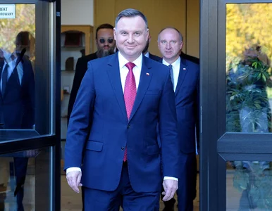 Miniatura: Sondaż prezydencki. Duda łatwo wygrywa I...