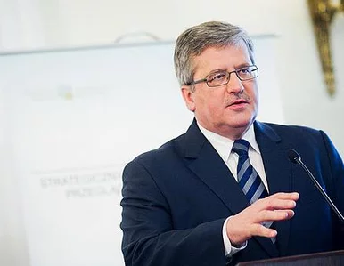 Miniatura: Komorowski odwiedził grób abp. Józefa...