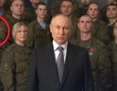 „Wojskowi” za Putinem to statyści. Zidentyfikowano kolejną osobę