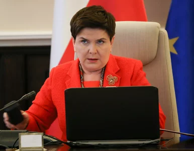 Miniatura: Szydło przyznała premie swoim ministrom....