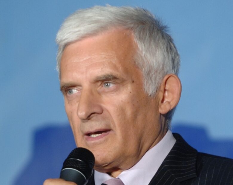Miniatura: Buzek: padłem ofiarą oburzającej prowokacji