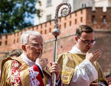 Miniatura: Watykan wstrzymał dekret abp....