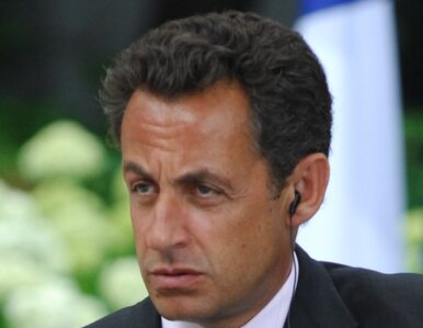 Miniatura: Sarkozy przerywa urlop. Przez kryzys