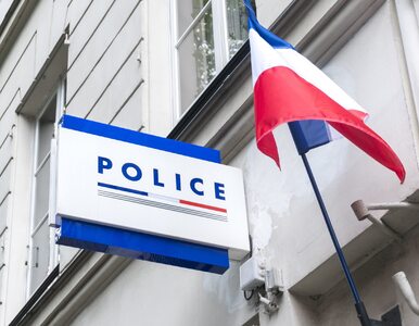 Miniatura: Atak nożownika na policjantów we Francji....
