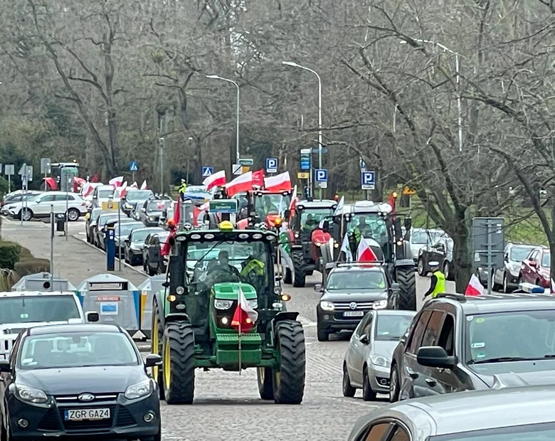 Miniatura: Blisko 500 rolników i 90 ciągników w...