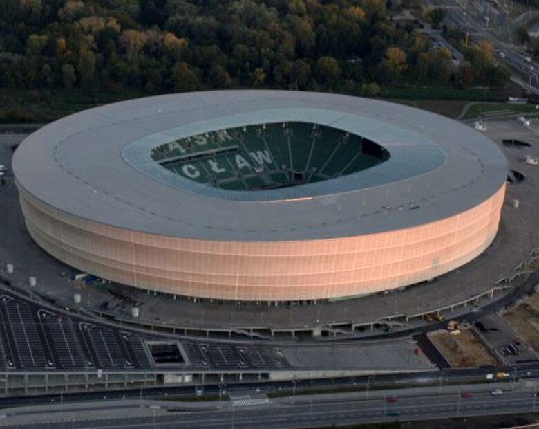 Miniatura: Euro 2012: stadion otwarto we wrześniu,...