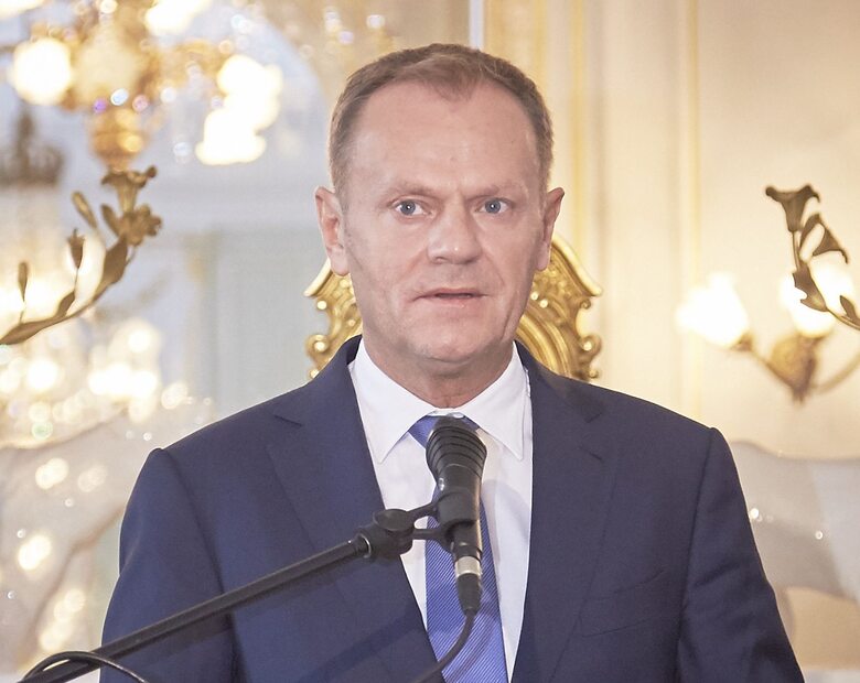 Politico: Tusk powinien wrócić do Polski czy zostać w Brukseli?